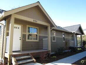 Building Photo - 5751 Fallbrook Ln