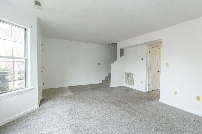 Foto del edificio - 3 Bed, 2.5 Bath, Townhome in Inwood, WV