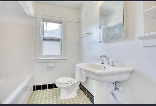 Building Photo - 533 N 63rd St