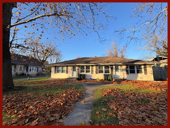 Building Photo - 901 E Scott St