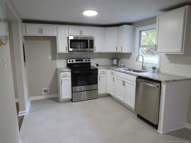 Building Photo - 1613 Halsey Loop