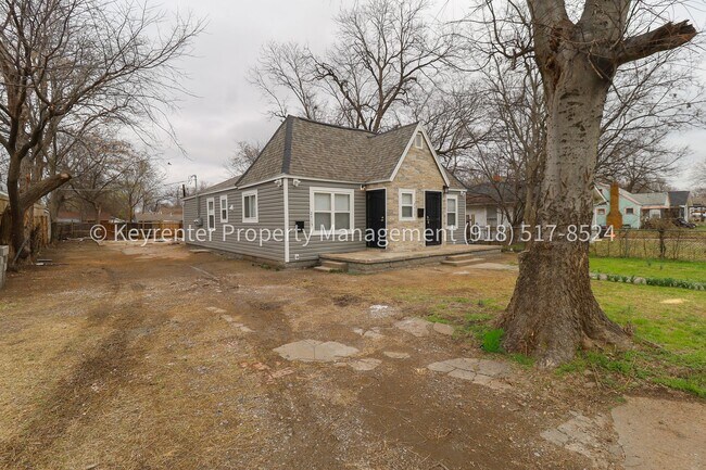 Building Photo - E Haskell St Duplex