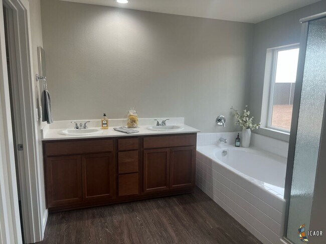 Building Photo - 485 Corral Ct