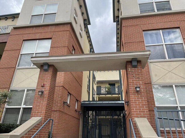 Building Photo - 1747 N Pearl St