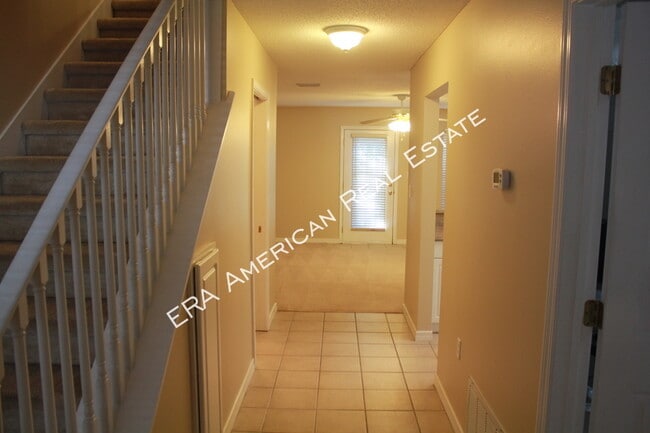 Building Photo - 976 Scenic Oak Ln