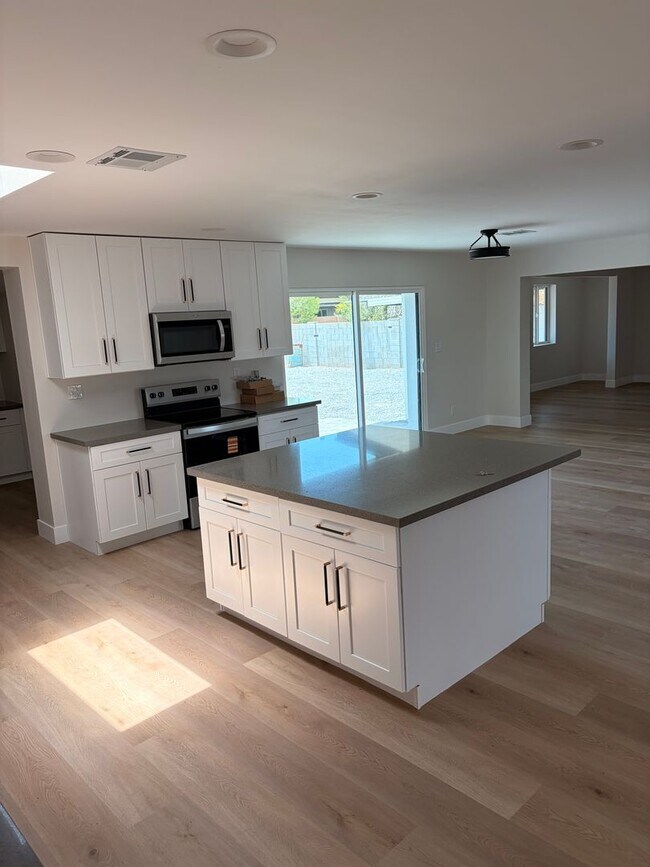 Foto del edificio - Completely remodeled home in North Mesa