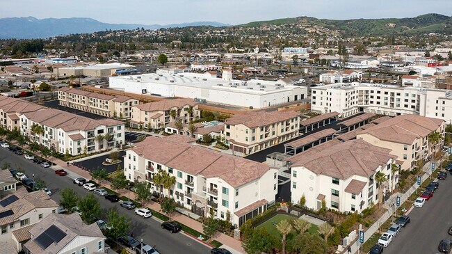 Una presencia acogedora desde el exterior - Altura at the Groves
