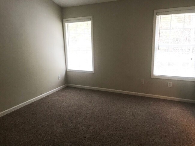 Foto del edificio - 6230 Ambercrest Ct