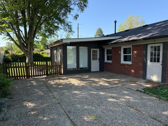 Photo - 2005 Keeneland Blvd House