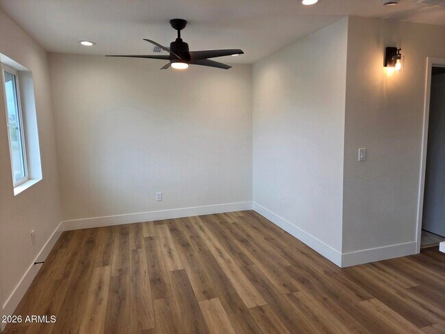 Building Photo - 824 N 11th Ave