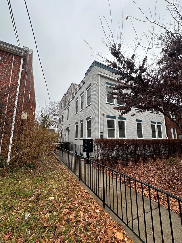 Primary Photo - 1340 Nicholson St NW