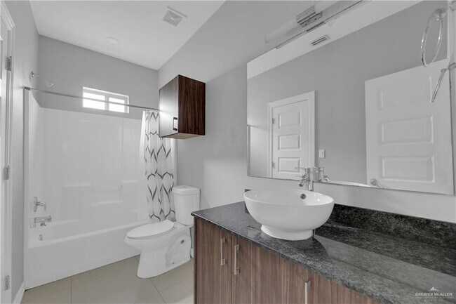 Foto del edificio - 2706 Larkspur Ave