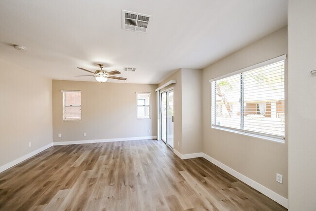 Building Photo - 5594 Calais Ct