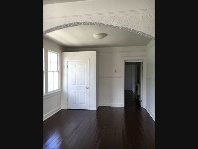 Building Photo - 603 S Hennessey St