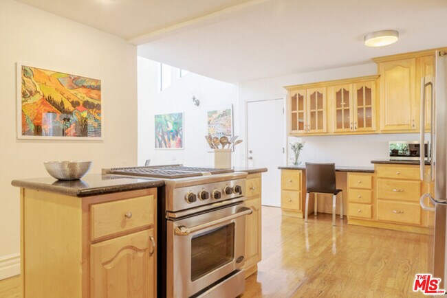 Foto del edificio - 110 N Barrington Ave