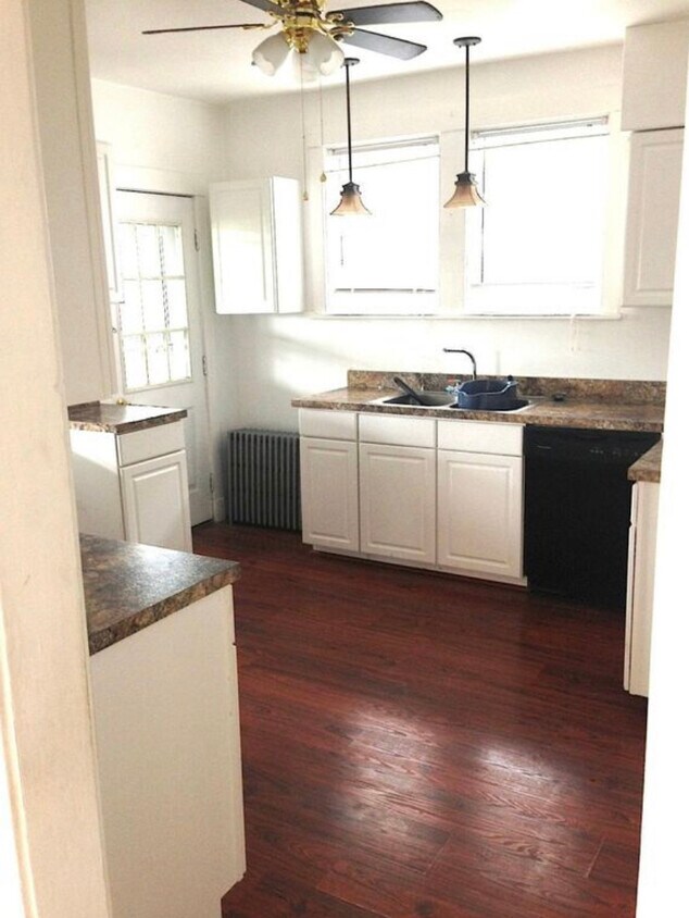 Primary Photo - 3228 Parkview Ave