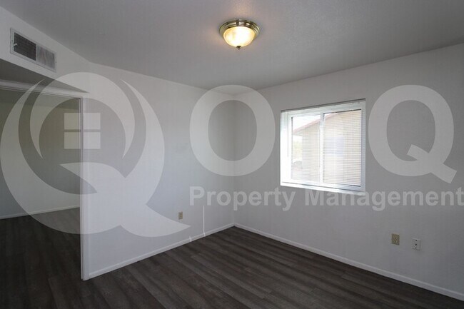 Building Photo - 3102 E Cicero St