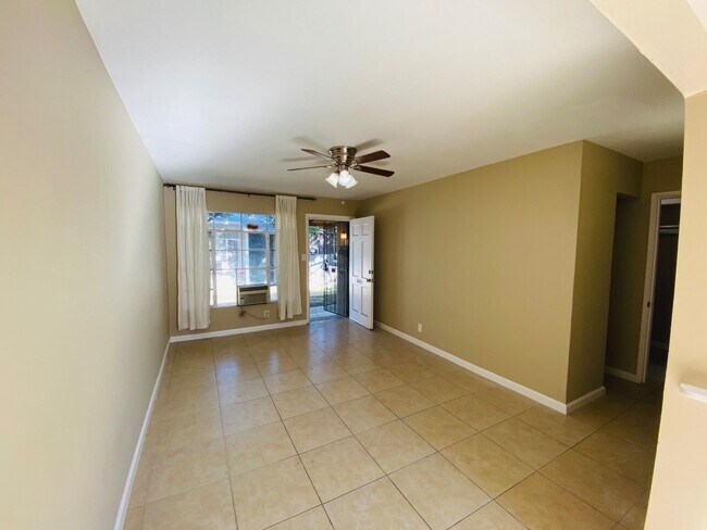 Foto del edificio - 489-6621 Whitsett Ave