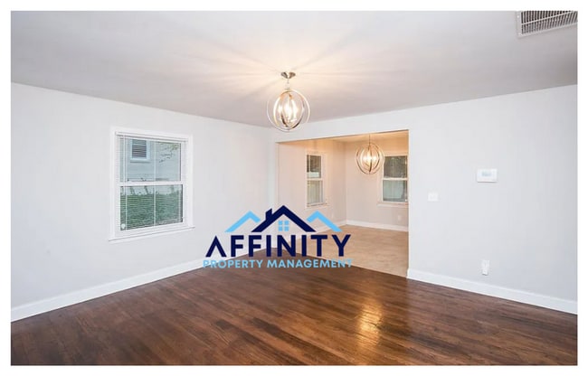 Building Photo - 3 Bedroom/ 2 Bath Home