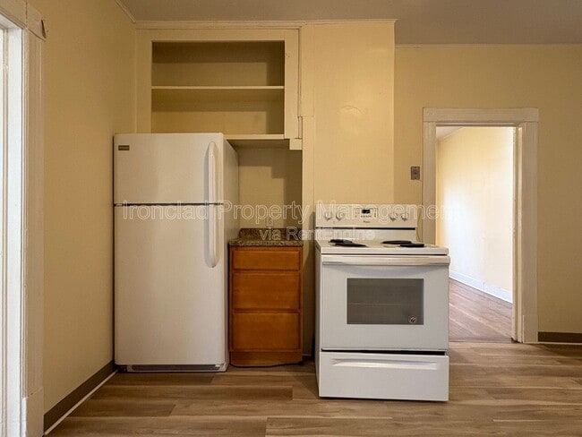 Building Photo - 36 Walnut St