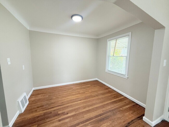 Foto del edificio - Freshly Renovated 3-Bedroom Home – Quality...