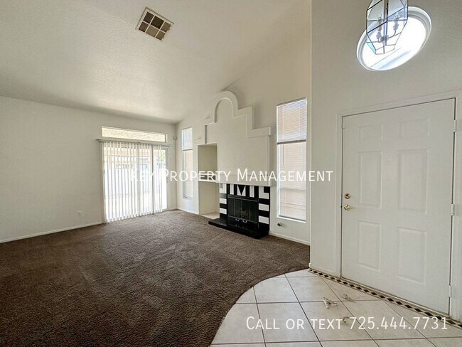 Building Photo - 3 BEDROOM 2 BATH 1 STORY HOME IN GATED COM...