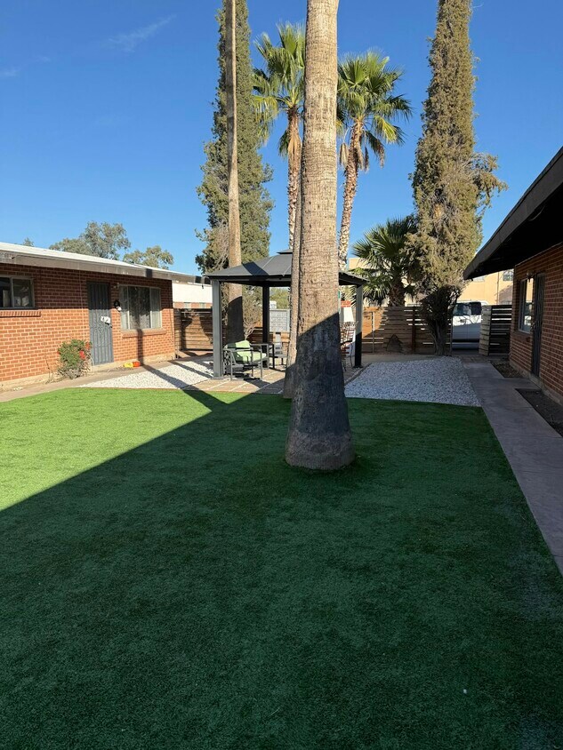 Building Photo - 3815 E 3rd St