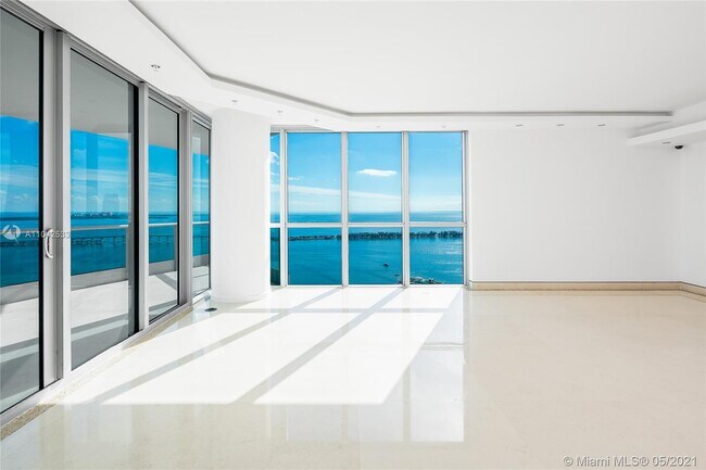 Building Photo - 1331 Brickell Bay Dr