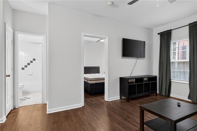 Foto del edificio - 1021 Ada Ave NW
