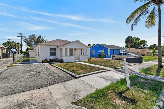 Foto del edificio - Move-In Made Simple: First Month’s Rent + Security Deposit Only to Move-In!