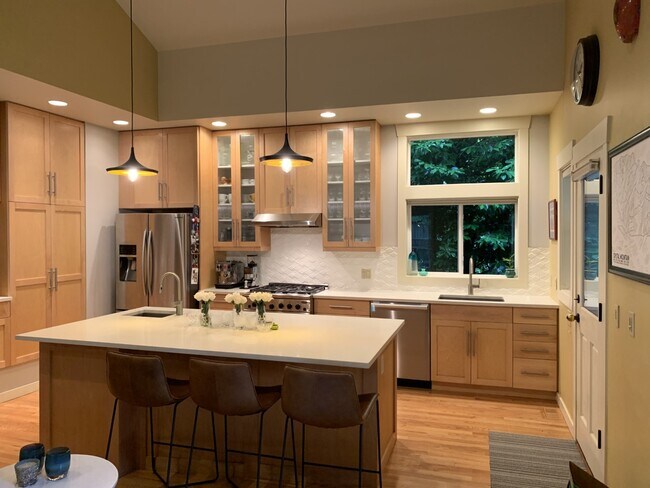 Building Photo - 8720 Golden Gardens Dr NW