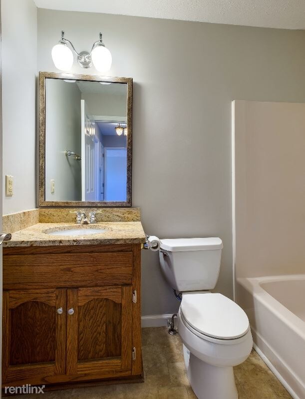 Building Photo - 3 br, 2 bath House - 256 Township Dr.