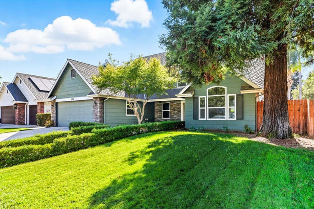 Primary Photo - Spacious 5-Bedroom Home with Pool in NE Fr...