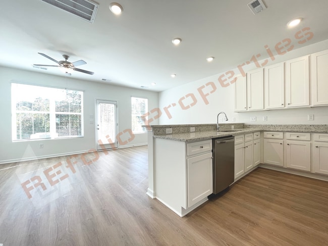 Foto del edificio - Move In by April 30 & Save $200/Month! Townhome Only $1,745! Regular $1,995 — Available NOW