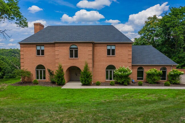 Building Photo - 10 Highview Dr