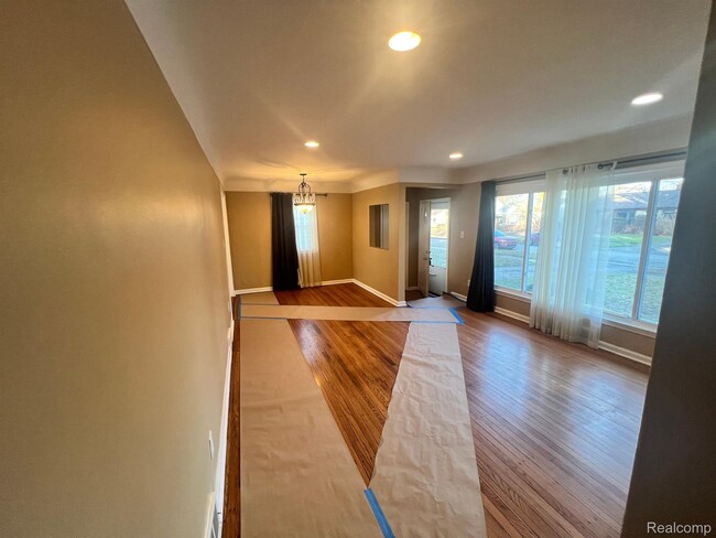 Entrance hall/dining room - 24251 Kipling St