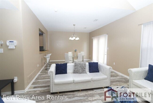 Building Photo - 3 br, 2.5 bath House - 2751 Elm Creek Drive