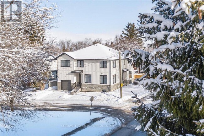 Building Photo - 361 Queen St