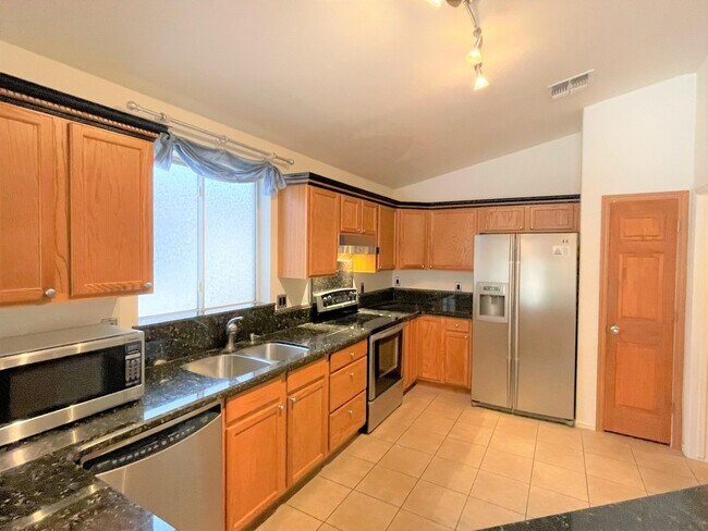 Foto del edificio - 2702 E Hartford Ave
