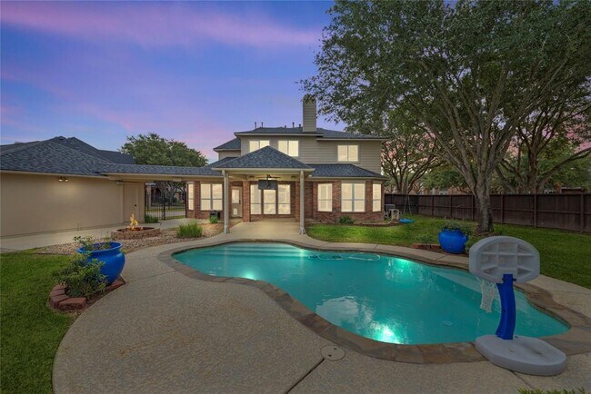 Building Photo - 26606 Wildwood Ct