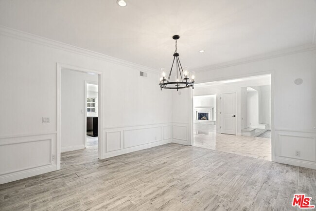 Foto del edificio - 3217 Hutton Dr