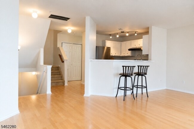 Building Photo - 911 Hawley Ct