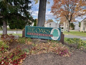 Building Photo - 50 Little Oak Ln