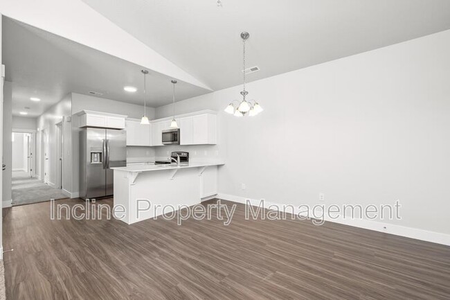 Building Photo - 359 W 785 N