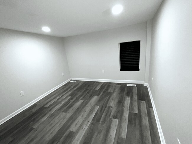 Foto del edificio - 1600 McHenry St