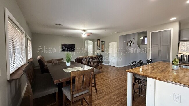 Building Photo - 3552 N Excalibur Pl
