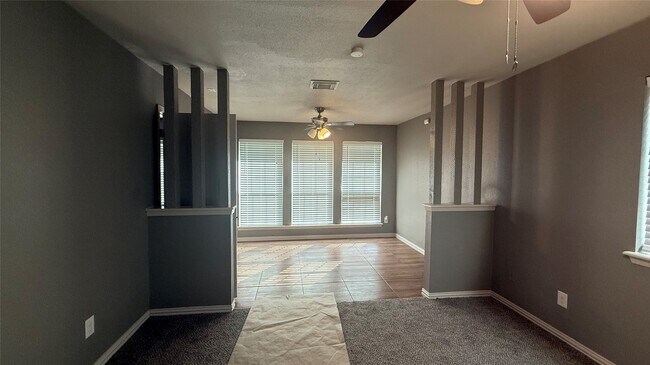 Building Photo - 8110 Streamside Dr