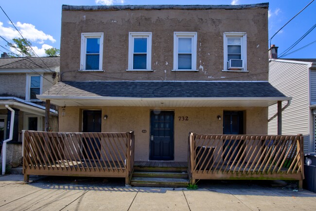 Building Photo - 732 Beech St