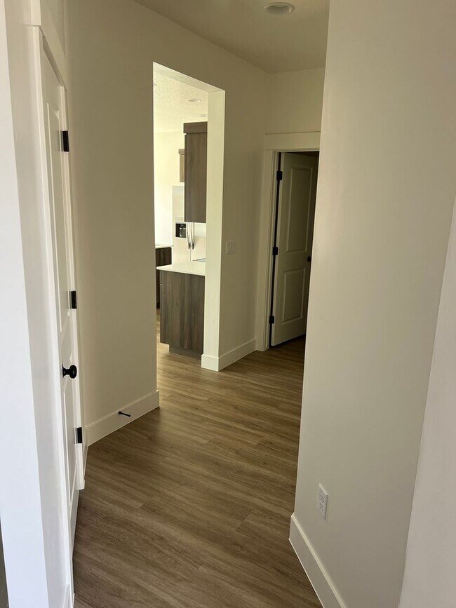 Foto del edificio - Newer 4 bedroom townhome in South Desert Gardens!