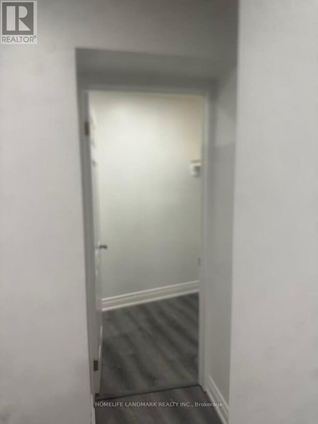 Building Photo - 92 King St W